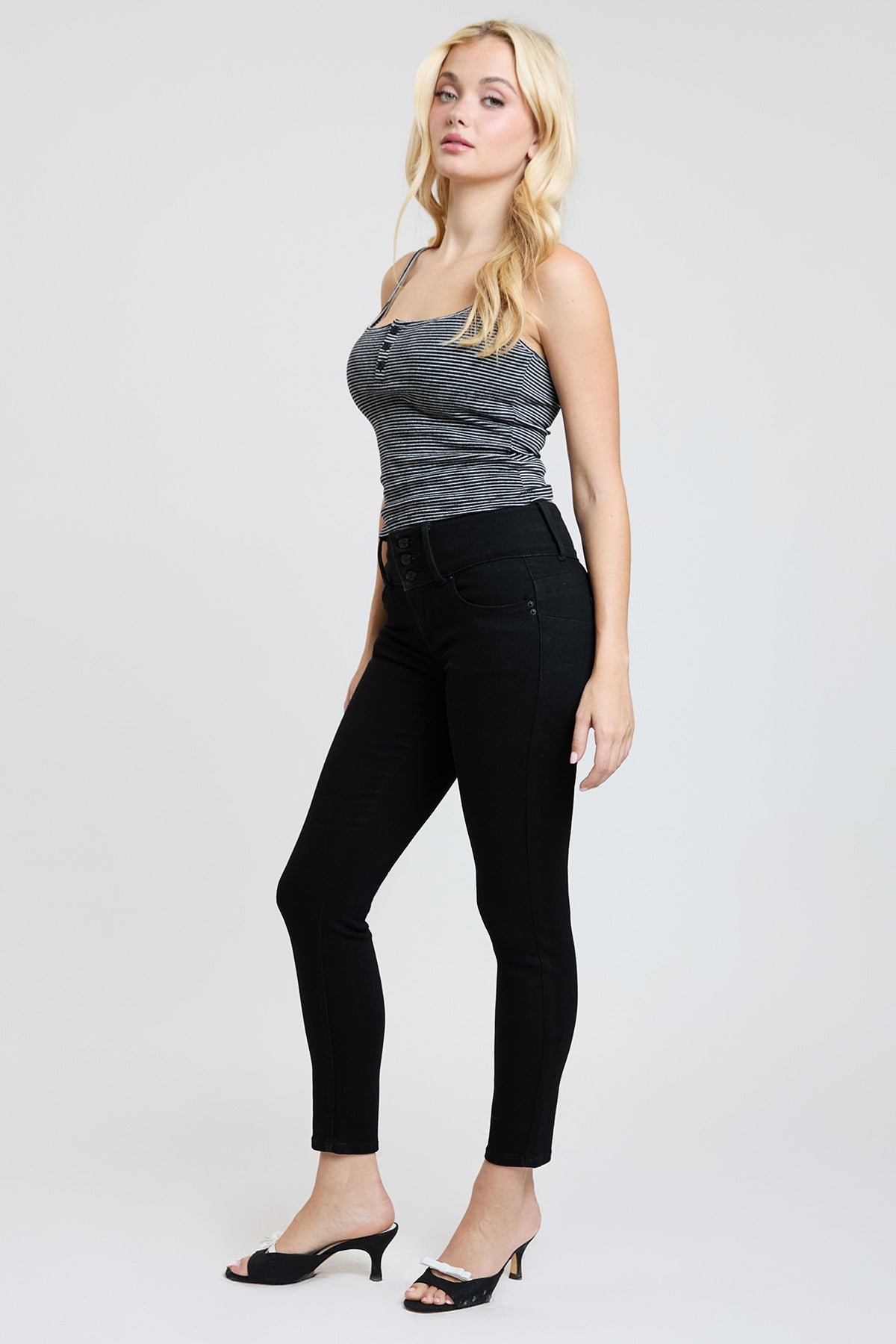 Women's Luxe Mid Rise 3-Button WannaBettaButt Skinny Jeans