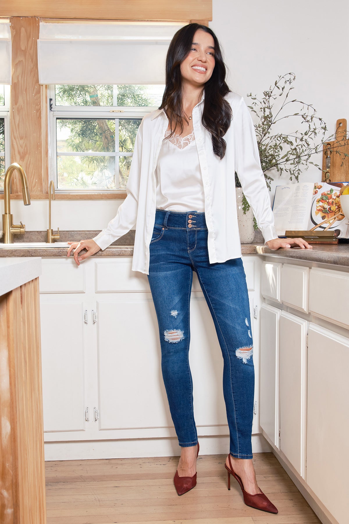 Women's WannaBettaButt 3 Button Skinny Ankle Jeans