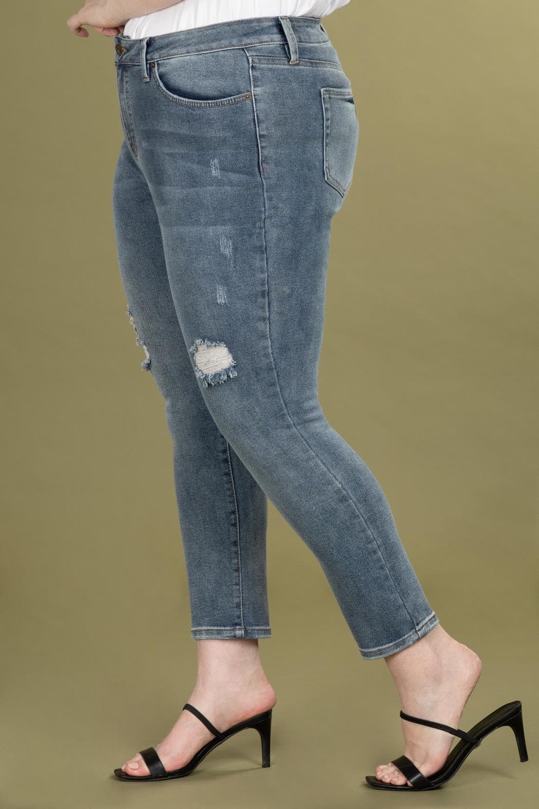 Women Plus Size Vintage Dream High Rise Ankle Jean With Slight Distressing Xp958271