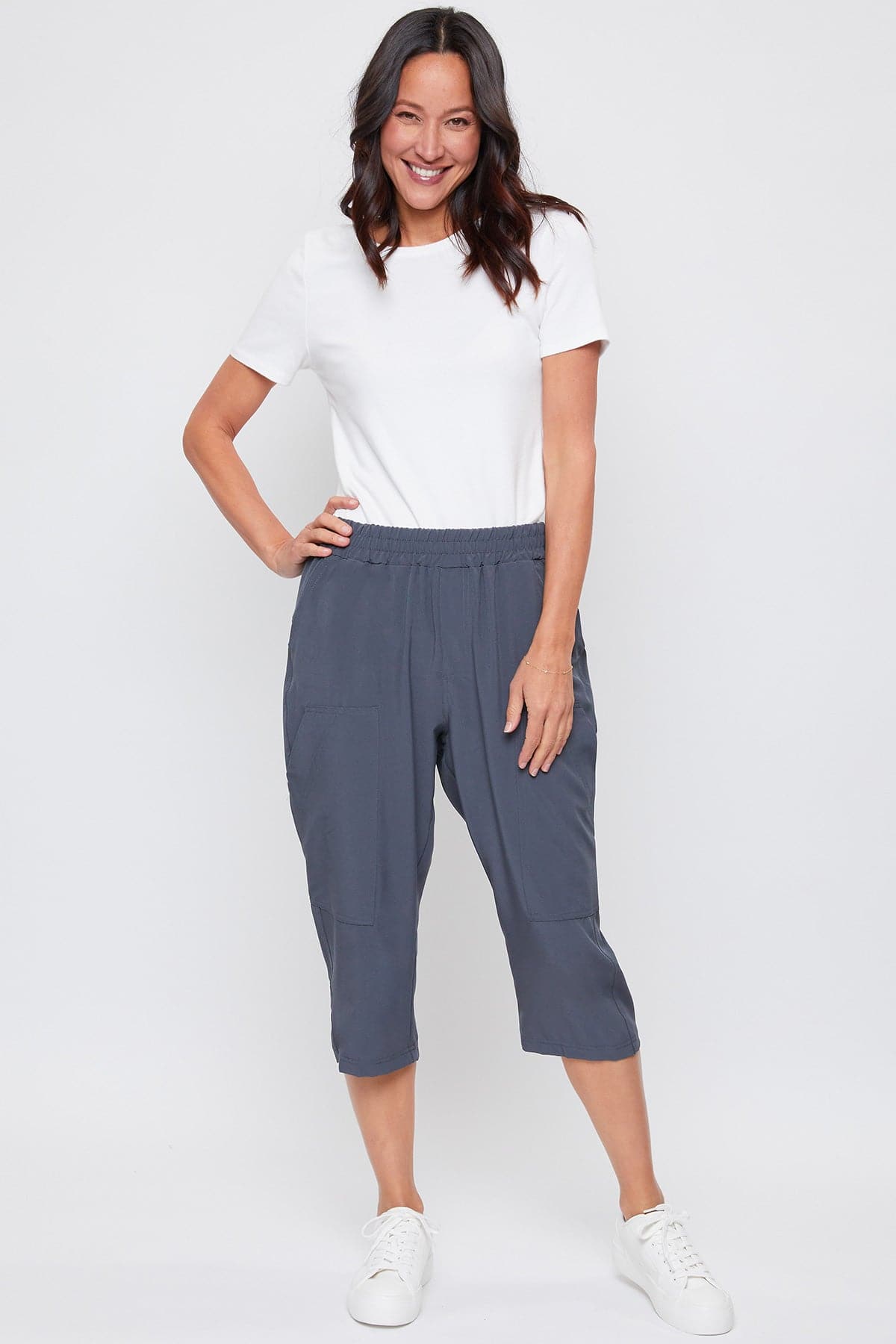 Women's Pull-On Capris With Big Pocket Detail