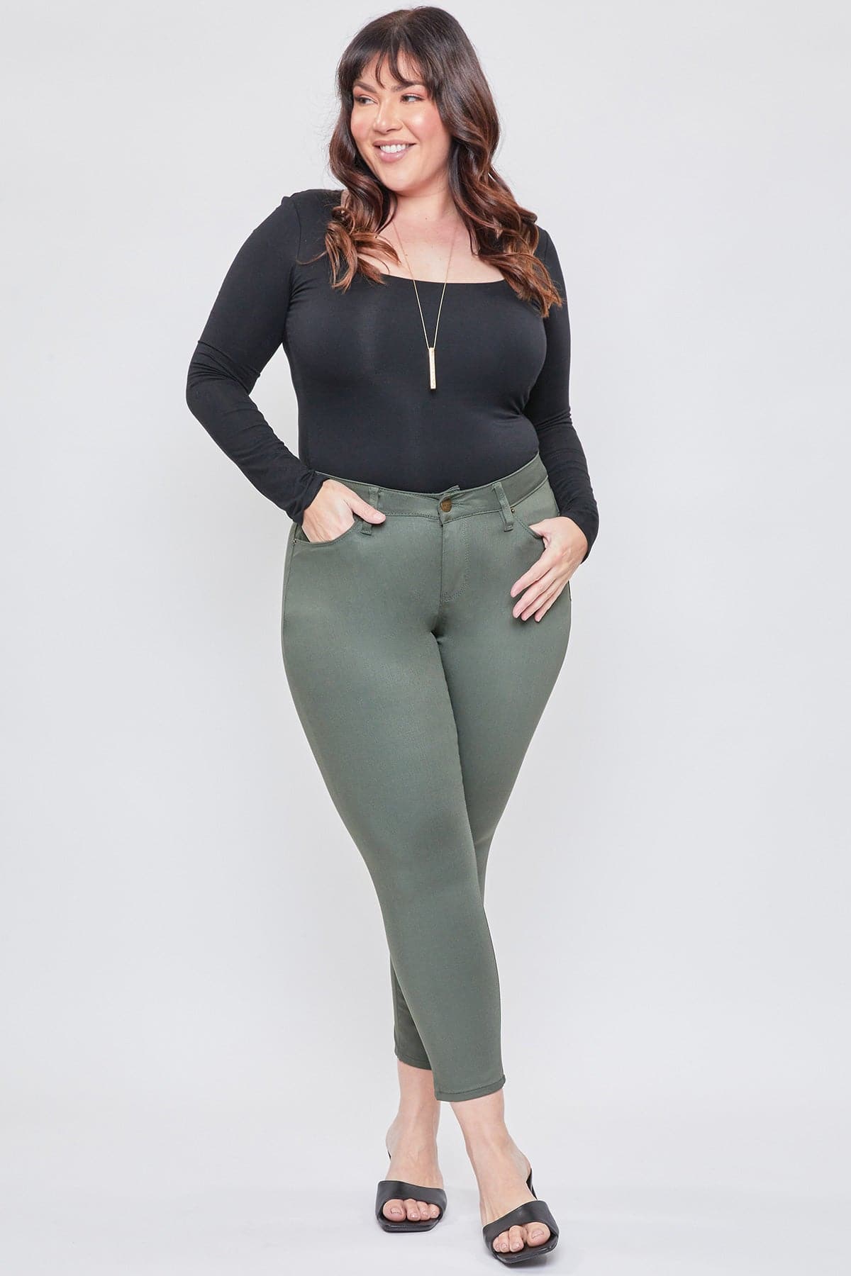 Women's Plus Size Mid Rise Hyperstretch Ankle Pants