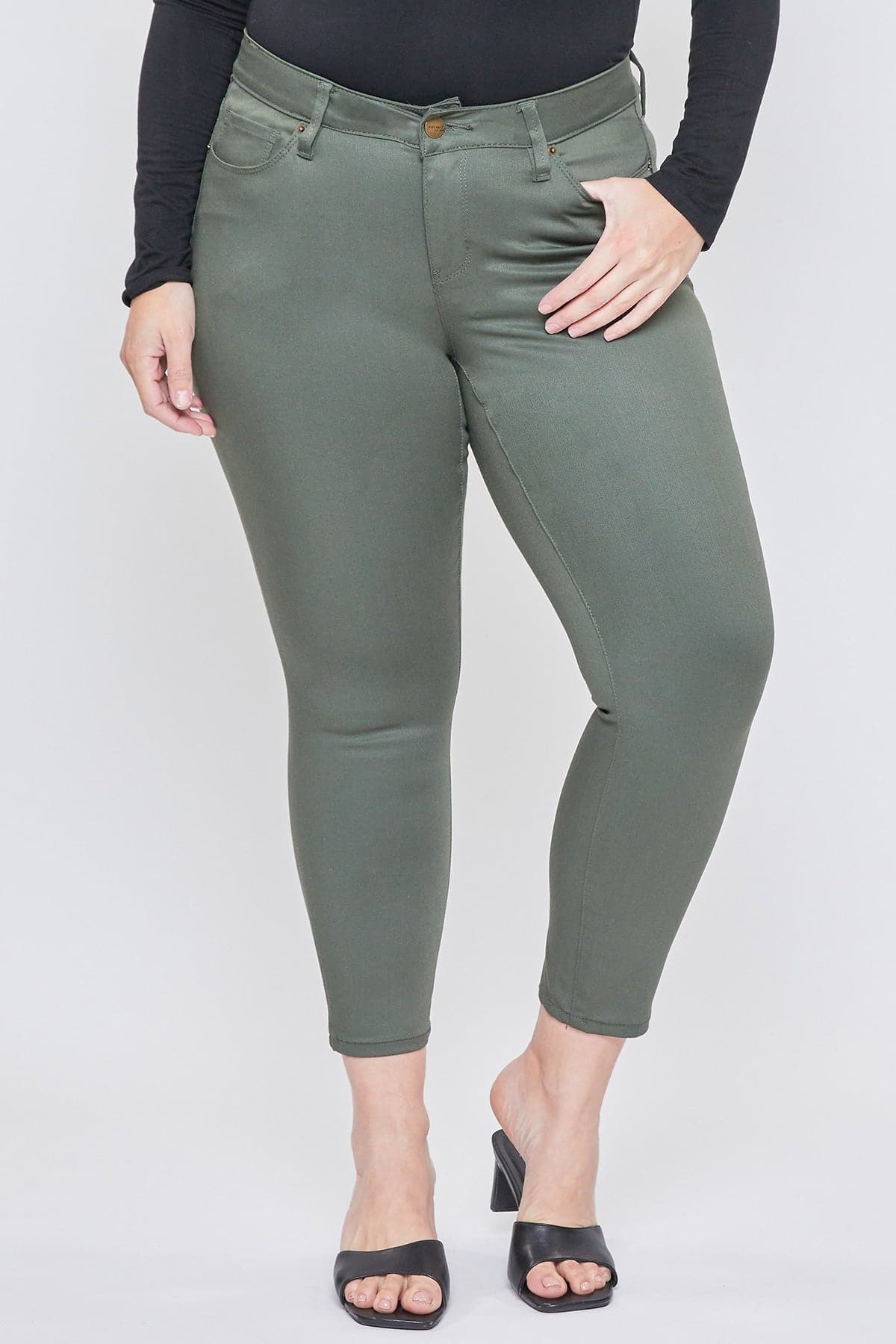 Women's Plus Size Mid Rise Hyperstretch Ankle Pants