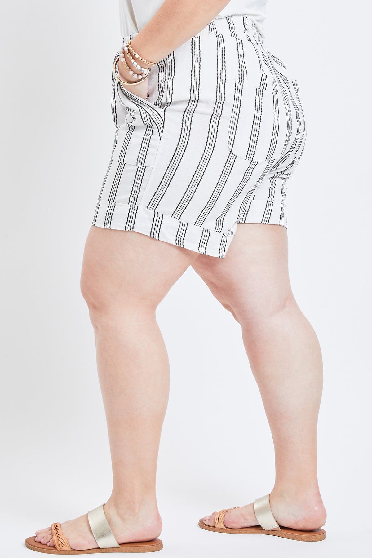 Women's Plus Size Cuffed Linen Shorts with Pockets